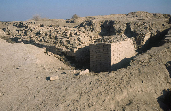 2a - Sippar, Utu's temple - ziggourat - house, excavation of Sippar, a mud brick-built city & temple, brick technology we no longer have today, bricks that can survive tens of thousands of years, & tests conclude that they could stack end-to-end without cracking or crumbling, all the way to the moon from Earth