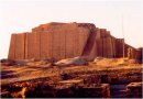 3e - Nannar's house protected by walls, long narrow staircases, & much more, the gods themselves gave access to the people only in secure environments, they may live long lives, but they were still mortal, not immortal as the earthlings believed 