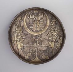 2r - Nannar inside his Moon sky-disc / flying saucer, also his Moon Crescent symbol for Nannar is the Moon god, symbolized by the Moon crescent