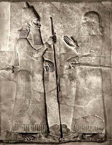22j - King Esarhaddon and a soldier