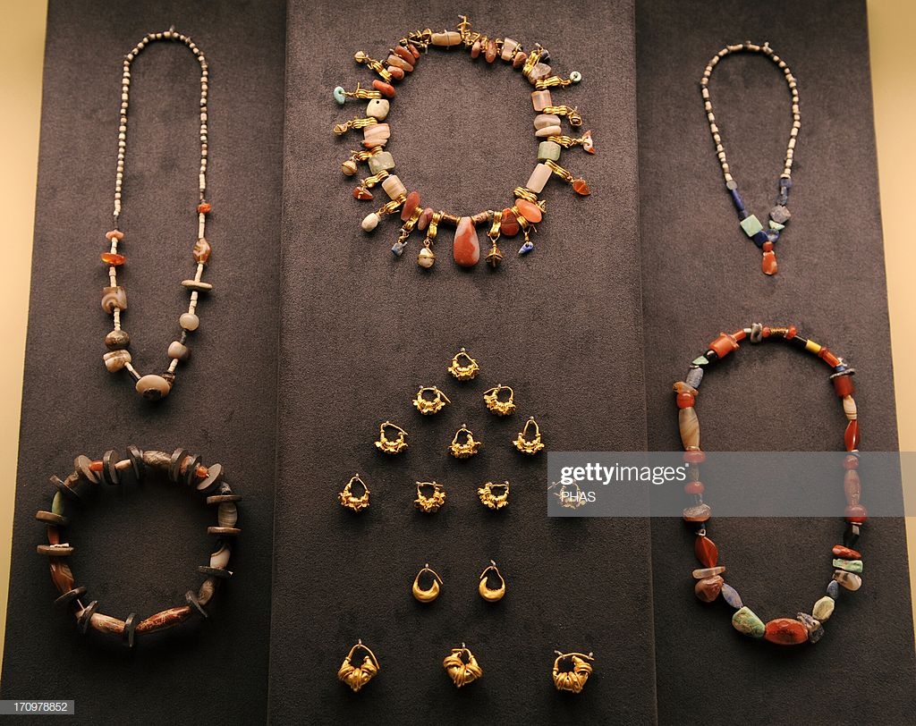 4j - ancient necklaces & ear rings of the rich & powerful