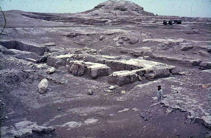 2 - Uruk with planet Nibiru's King Anu's ziggurat - temple - residence in the distance